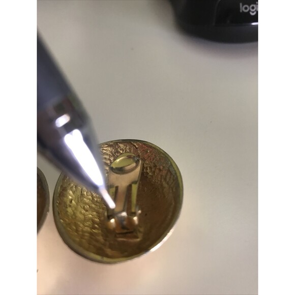 Vintage Clip On Earrings Brushed Goldtone Large Round textured 1980s FLAWED - Picture 11 of 12